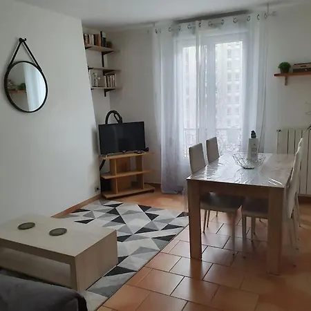 Joli Deux Pièces Au 14ème Arrondissement à Appartamento