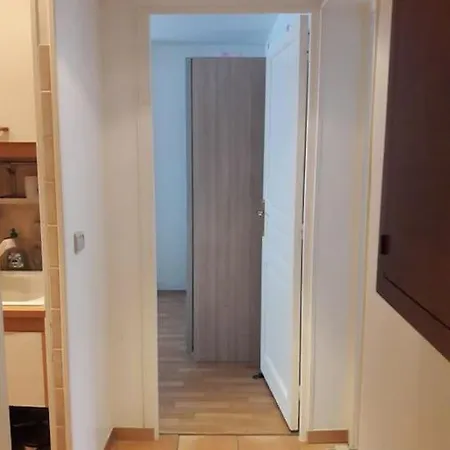 Joli Deux Pièces Au 14ème Arrondissement à Appartamento Parigi